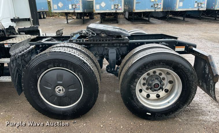 image for item NY9877 2018 Freightliner Cascadia 125  semi truck