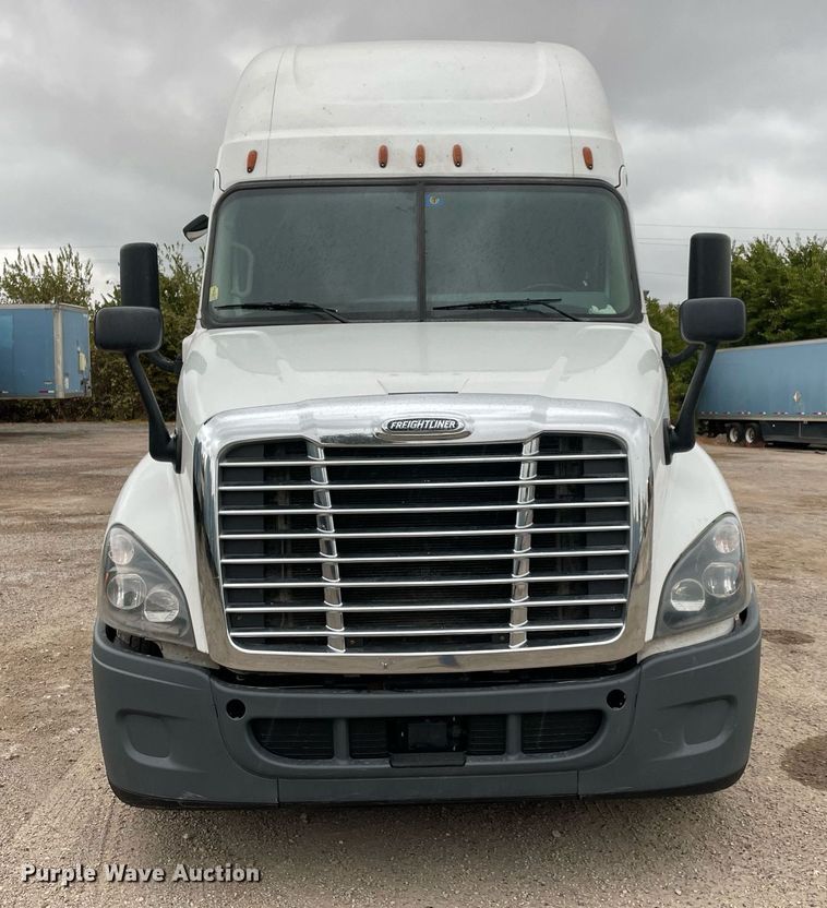 image for item NY9878 2018 Freightliner Cascadia 125  semi truck