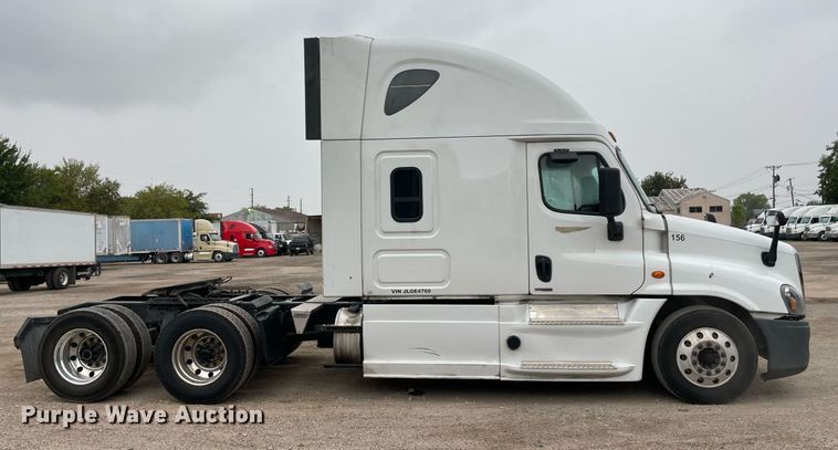 image for item NY9878 2018 Freightliner Cascadia 125  semi truck