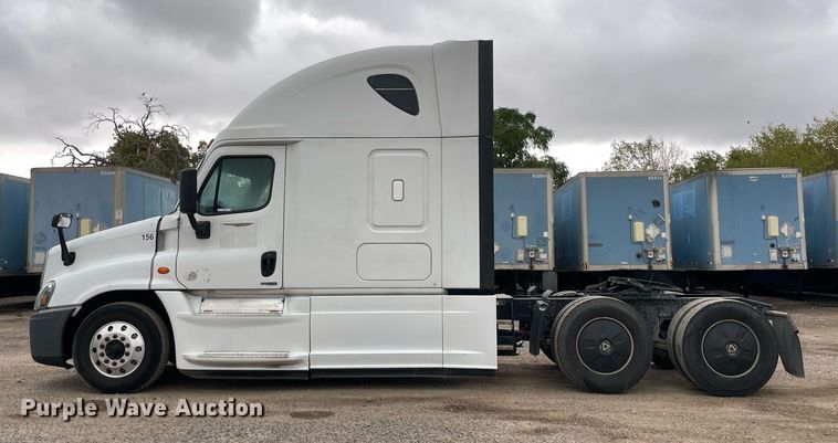 image for item NY9878 2018 Freightliner Cascadia 125  semi truck