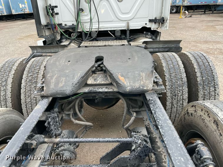 image for item NY9878 2018 Freightliner Cascadia 125  semi truck