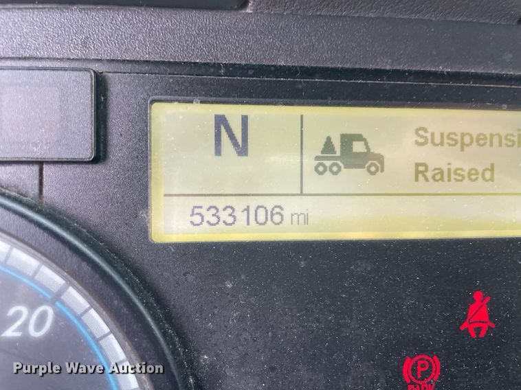 image for item NY9878 2018 Freightliner Cascadia 125  semi truck