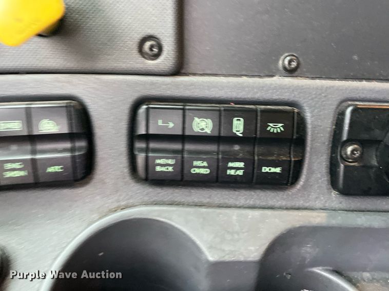 image for item NY9878 2018 Freightliner Cascadia 125  semi truck