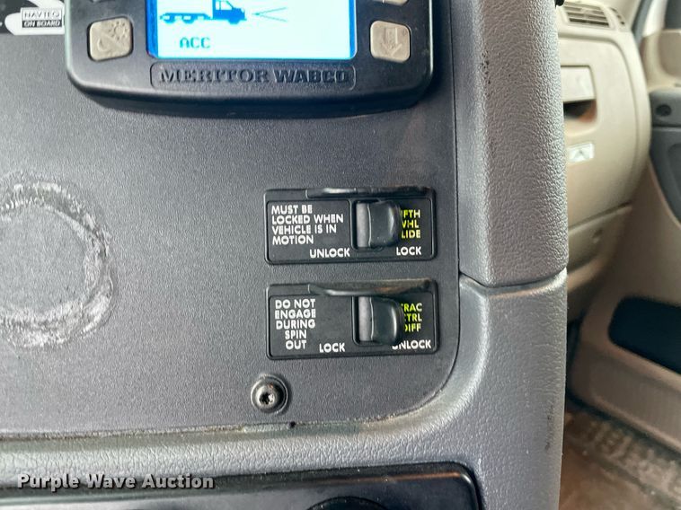 image for item NY9878 2018 Freightliner Cascadia 125  semi truck