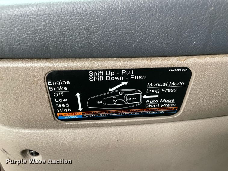 image for item NY9878 2018 Freightliner Cascadia 125  semi truck