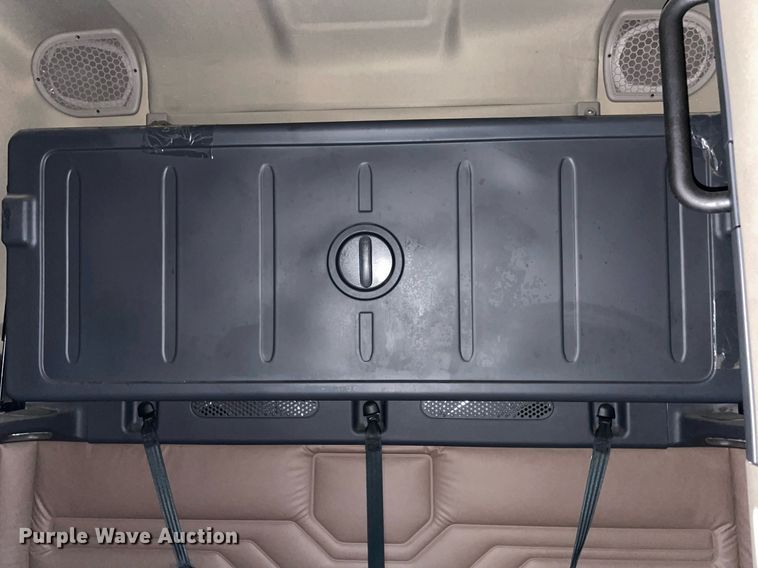 image for item NY9878 2018 Freightliner Cascadia 125  semi truck