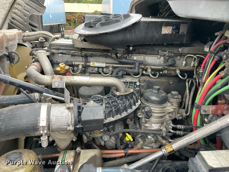 image for item NY9878 2018 Freightliner Cascadia 125  semi truck