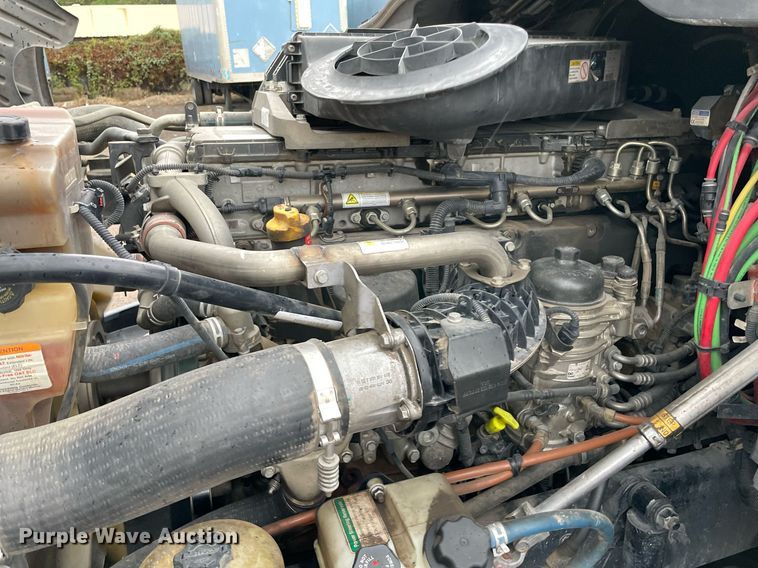 image for item NY9878 2018 Freightliner Cascadia 125  semi truck