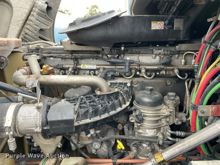 image for item NY9878 2018 Freightliner Cascadia 125  semi truck