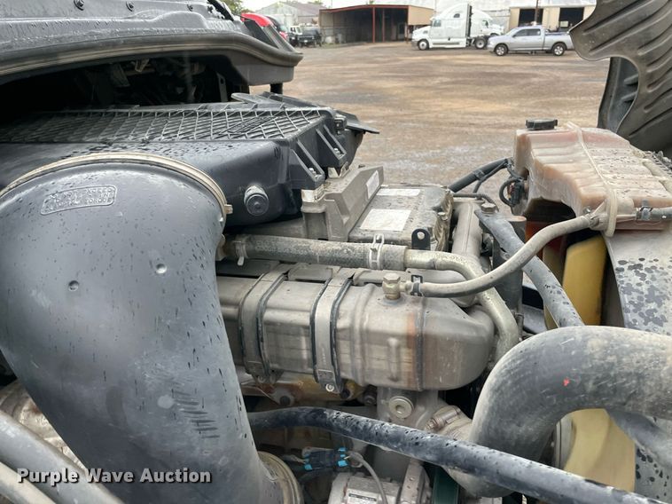 image for item NY9878 2018 Freightliner Cascadia 125  semi truck