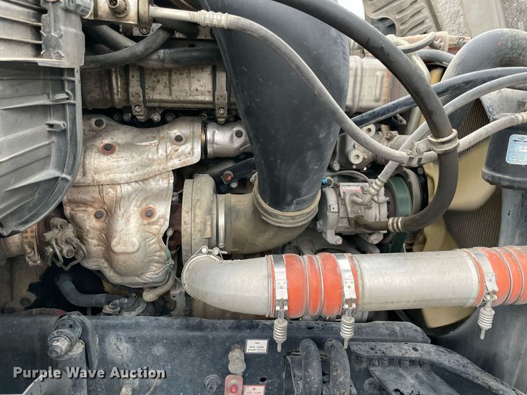 image for item NY9878 2018 Freightliner Cascadia 125  semi truck