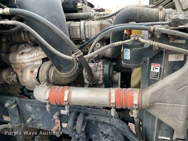 image for item NY9878 2018 Freightliner Cascadia 125  semi truck