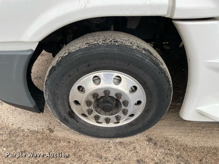 image for item NY9878 2018 Freightliner Cascadia 125  semi truck