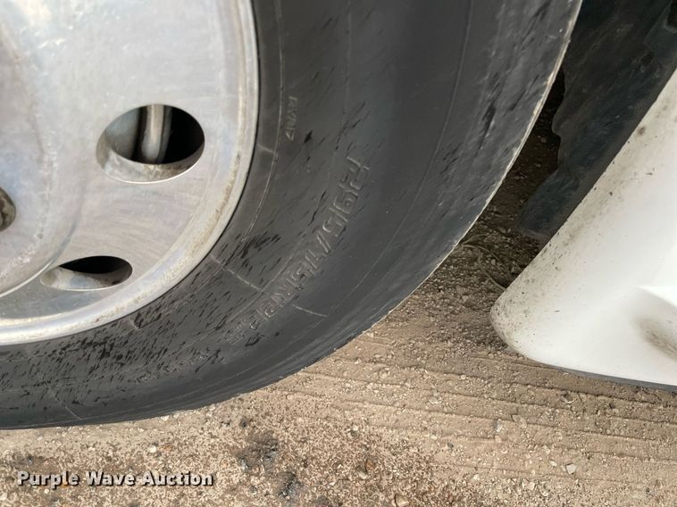 image for item NY9878 2018 Freightliner Cascadia 125  semi truck