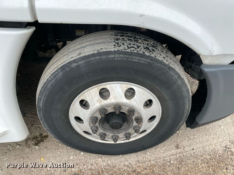 image for item NY9878 2018 Freightliner Cascadia 125  semi truck