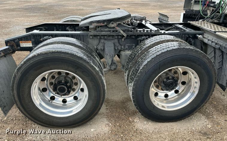 image for item NY9878 2018 Freightliner Cascadia 125  semi truck