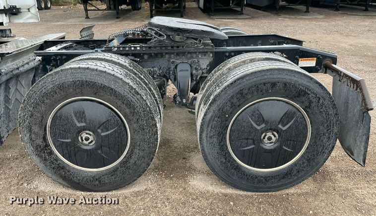 image for item NY9878 2018 Freightliner Cascadia 125  semi truck