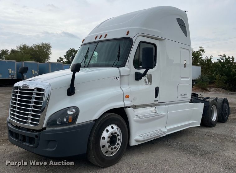 image for item NY9879 2018 Freightliner Cascadia 125  semi truck