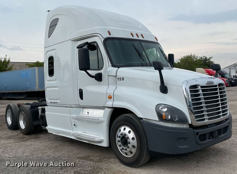 image for item NY9879 2018 Freightliner Cascadia 125  semi truck