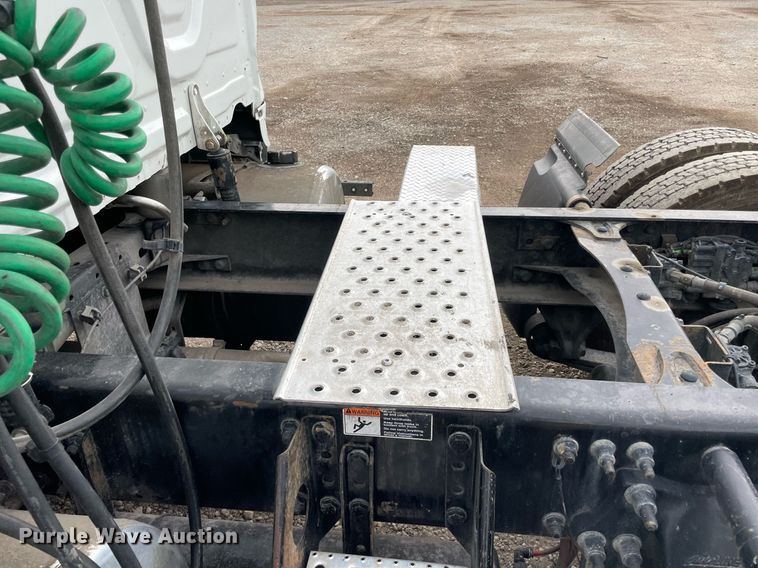 image for item NY9879 2018 Freightliner Cascadia 125  semi truck