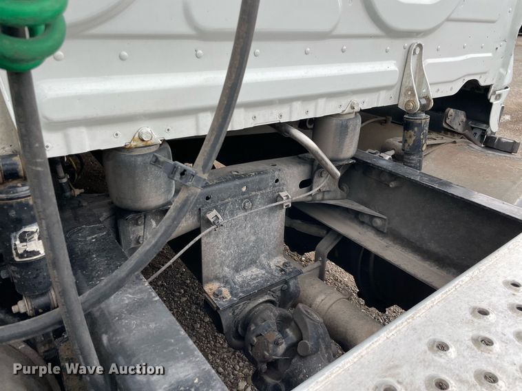 image for item NY9879 2018 Freightliner Cascadia 125  semi truck