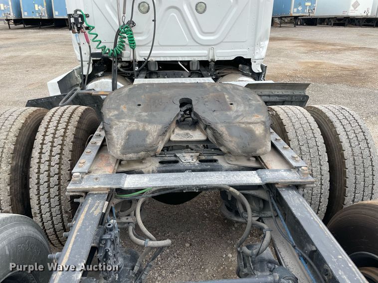 image for item NY9879 2018 Freightliner Cascadia 125  semi truck