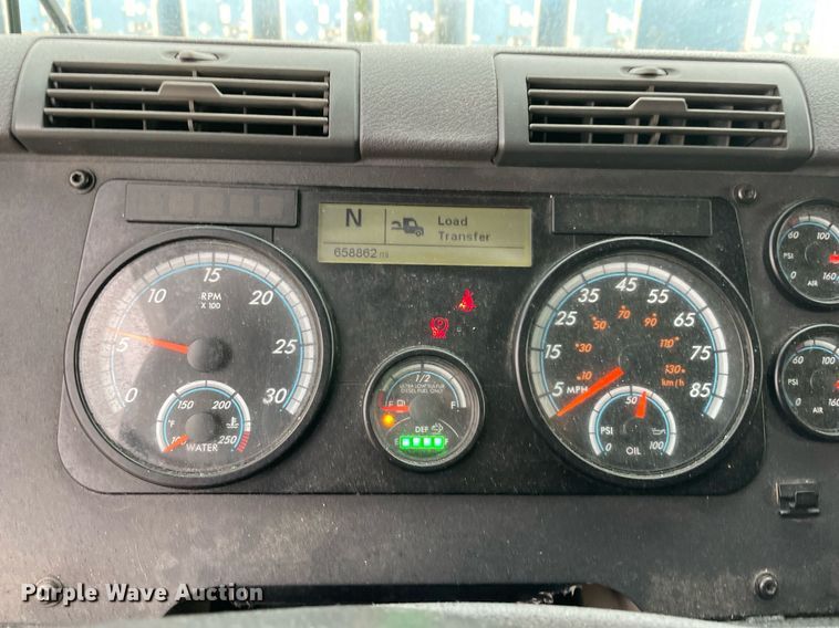 image for item NY9879 2018 Freightliner Cascadia 125  semi truck