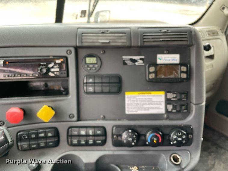 image for item NY9879 2018 Freightliner Cascadia 125  semi truck