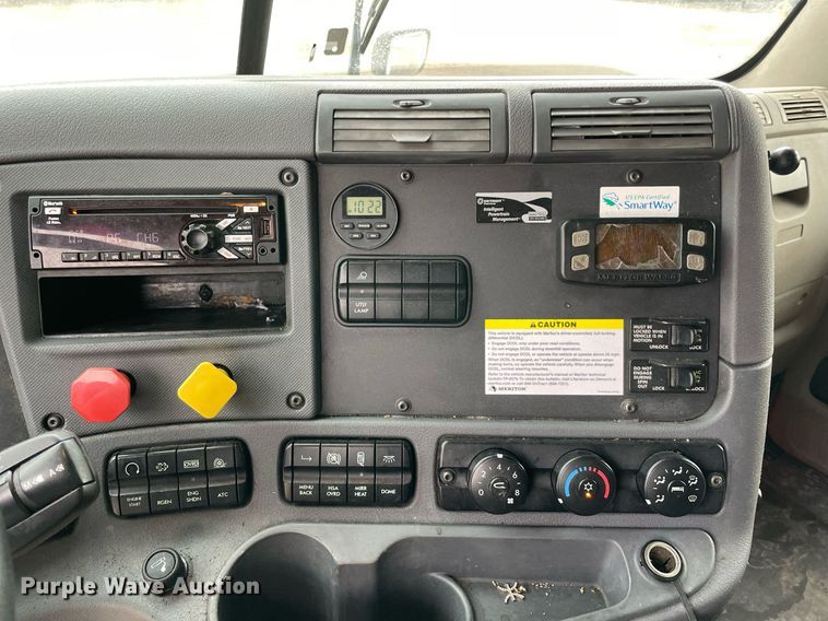 image for item NY9879 2018 Freightliner Cascadia 125  semi truck