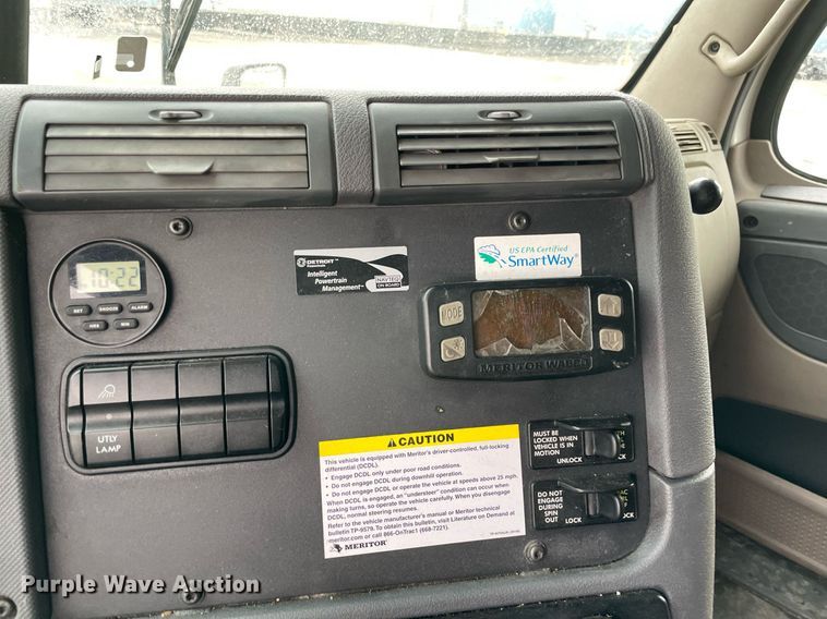 image for item NY9879 2018 Freightliner Cascadia 125  semi truck