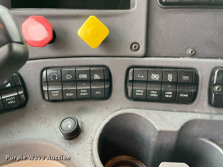 image for item NY9879 2018 Freightliner Cascadia 125  semi truck