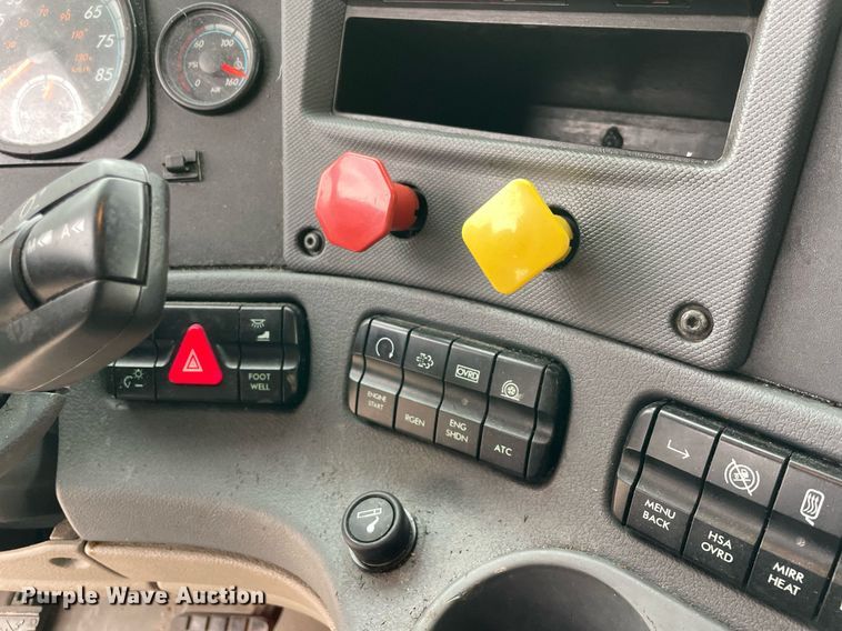 image for item NY9879 2018 Freightliner Cascadia 125  semi truck