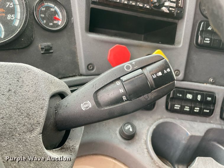 image for item NY9879 2018 Freightliner Cascadia 125  semi truck