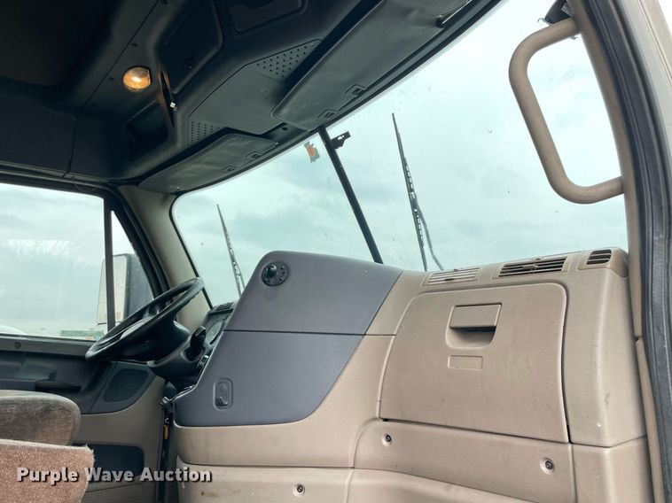 image for item NY9879 2018 Freightliner Cascadia 125  semi truck