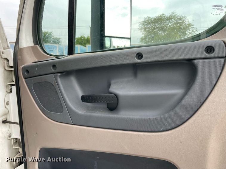 image for item NY9879 2018 Freightliner Cascadia 125  semi truck