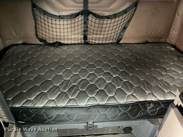 image for item NY9879 2018 Freightliner Cascadia 125  semi truck