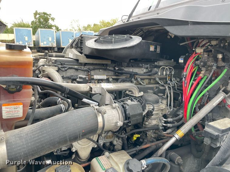 image for item NY9879 2018 Freightliner Cascadia 125  semi truck