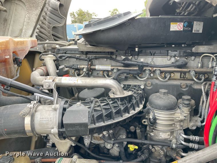 image for item NY9879 2018 Freightliner Cascadia 125  semi truck