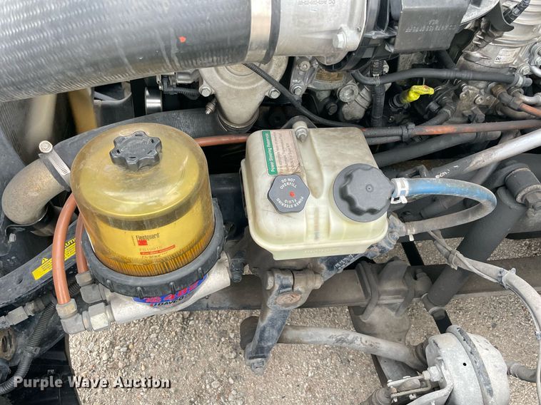 image for item NY9879 2018 Freightliner Cascadia 125  semi truck