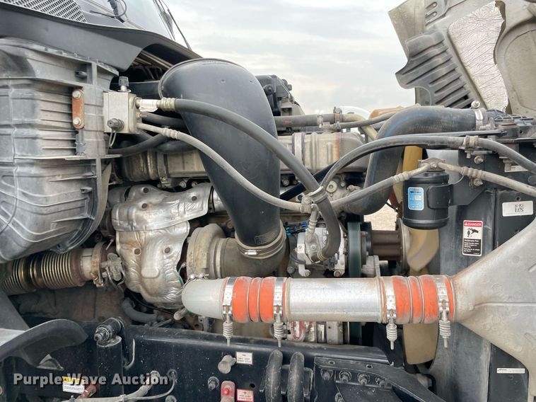 image for item NY9879 2018 Freightliner Cascadia 125  semi truck