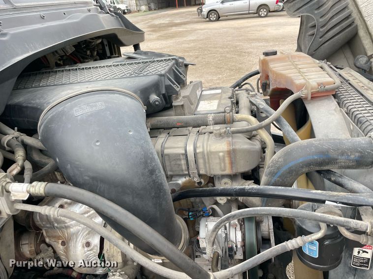 image for item NY9879 2018 Freightliner Cascadia 125  semi truck