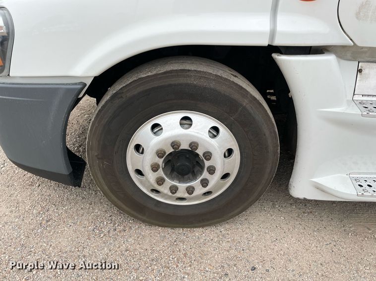 image for item NY9879 2018 Freightliner Cascadia 125  semi truck