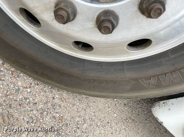 image for item NY9879 2018 Freightliner Cascadia 125  semi truck