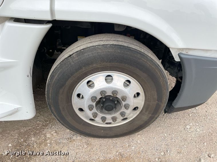 image for item NY9879 2018 Freightliner Cascadia 125  semi truck