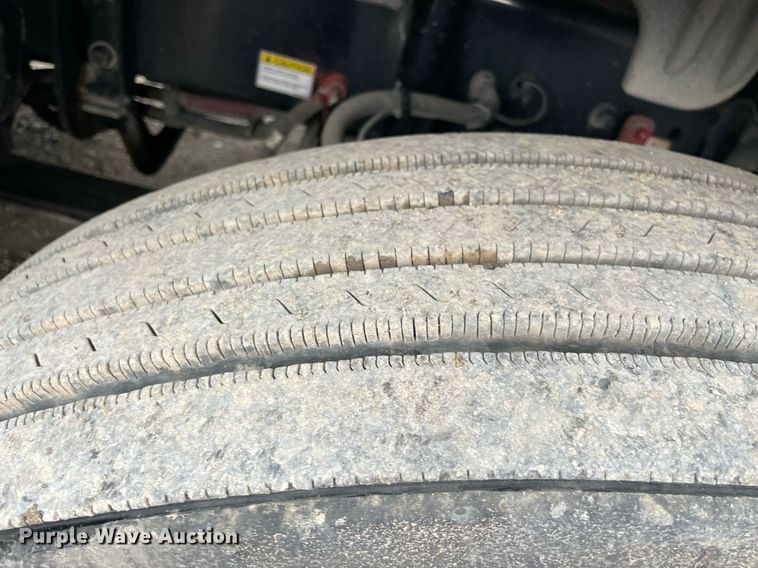 image for item NY9879 2018 Freightliner Cascadia 125  semi truck