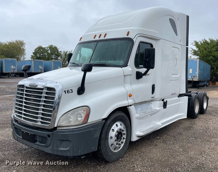 image for item NY9880 2015 Freightliner Cascadia 125  semi truck