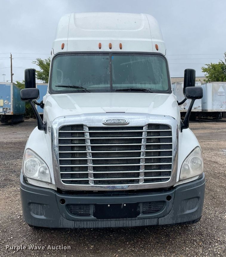 image for item NY9880 2015 Freightliner Cascadia 125  semi truck