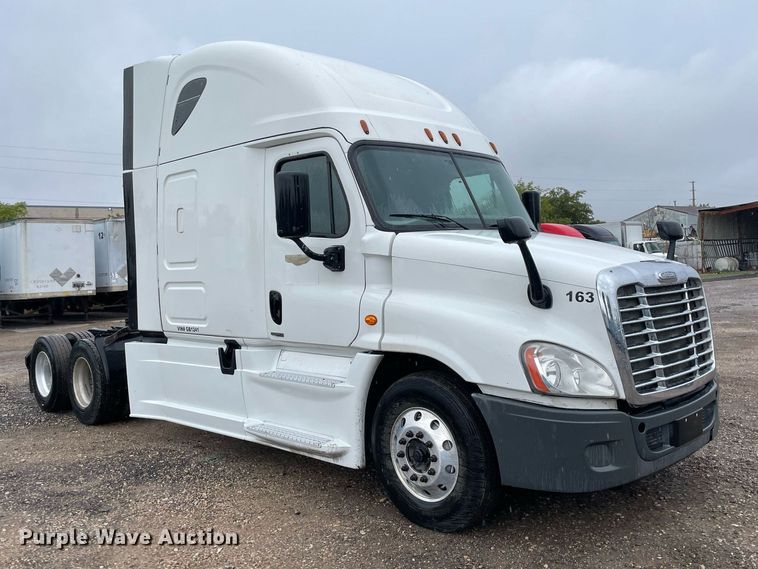 image for item NY9880 2015 Freightliner Cascadia 125  semi truck