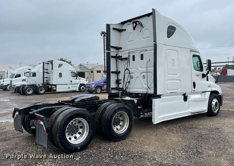 image for item NY9880 2015 Freightliner Cascadia 125  semi truck