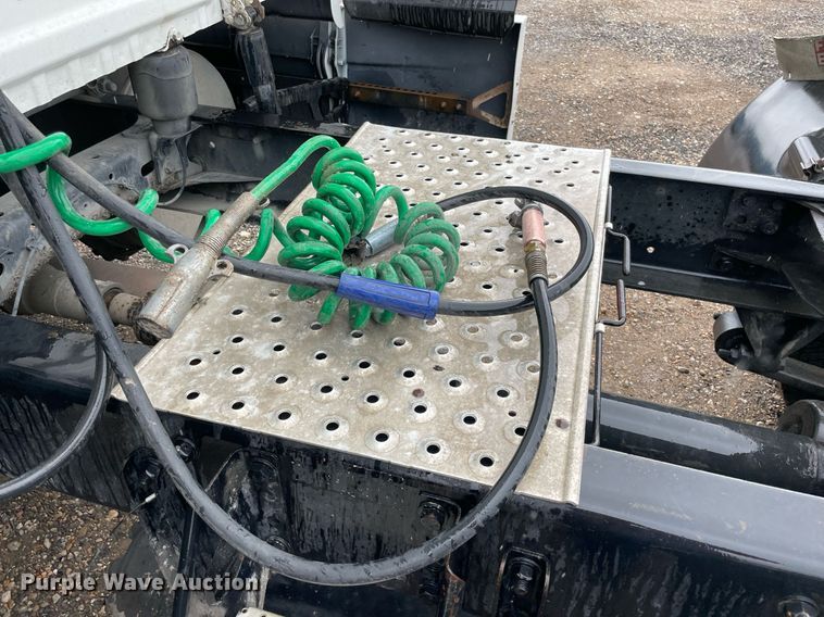 image for item NY9880 2015 Freightliner Cascadia 125  semi truck